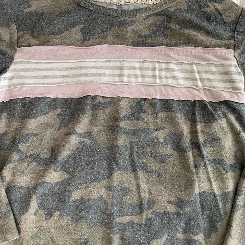 Maurice’s Camo Crew Neck - Picture 10 of 14